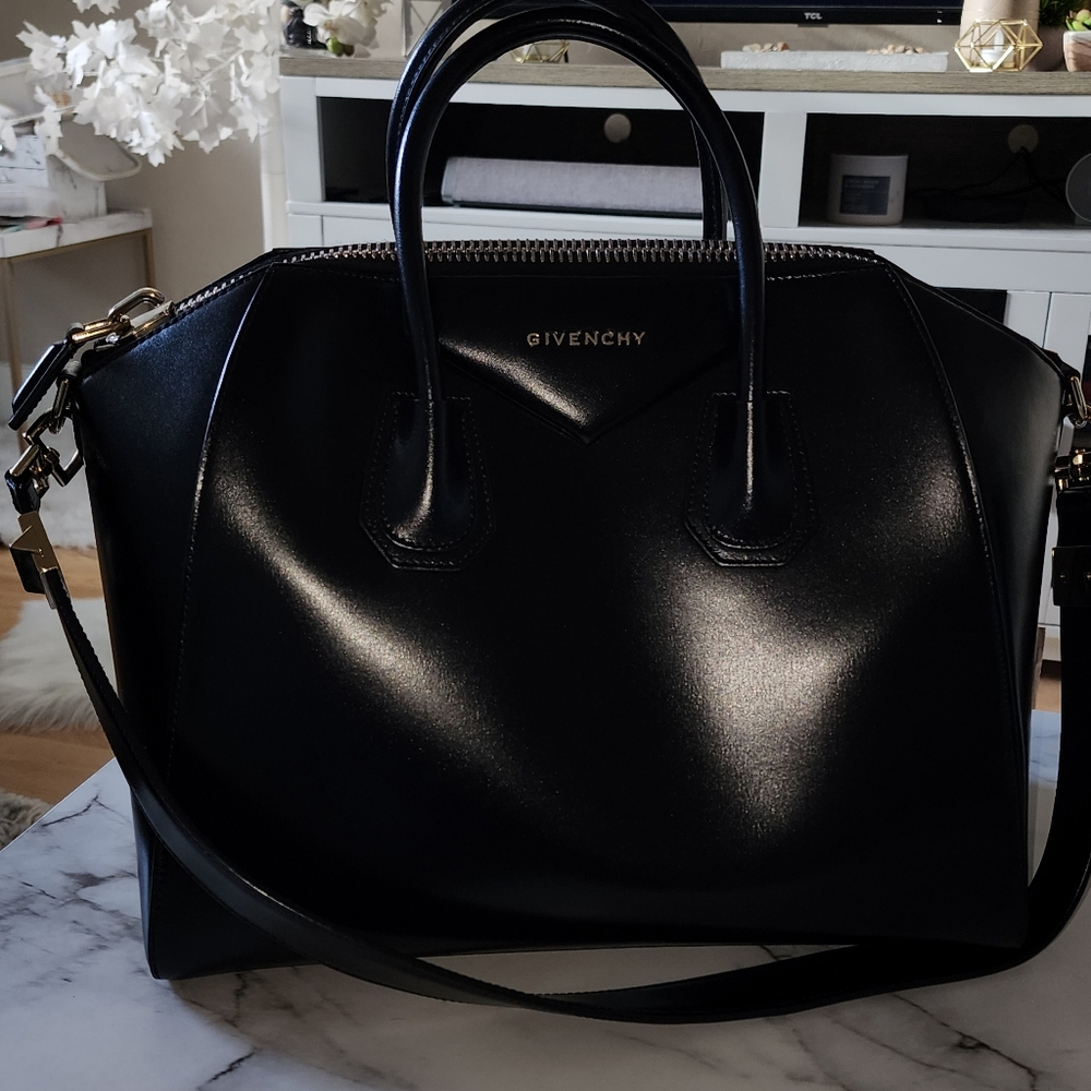*LIKE NEW* Givenchy Antigona Leather Medium